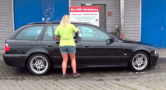 Hand-End-Trocknung_seitlich_Auto-Waschpark-Ingelheim